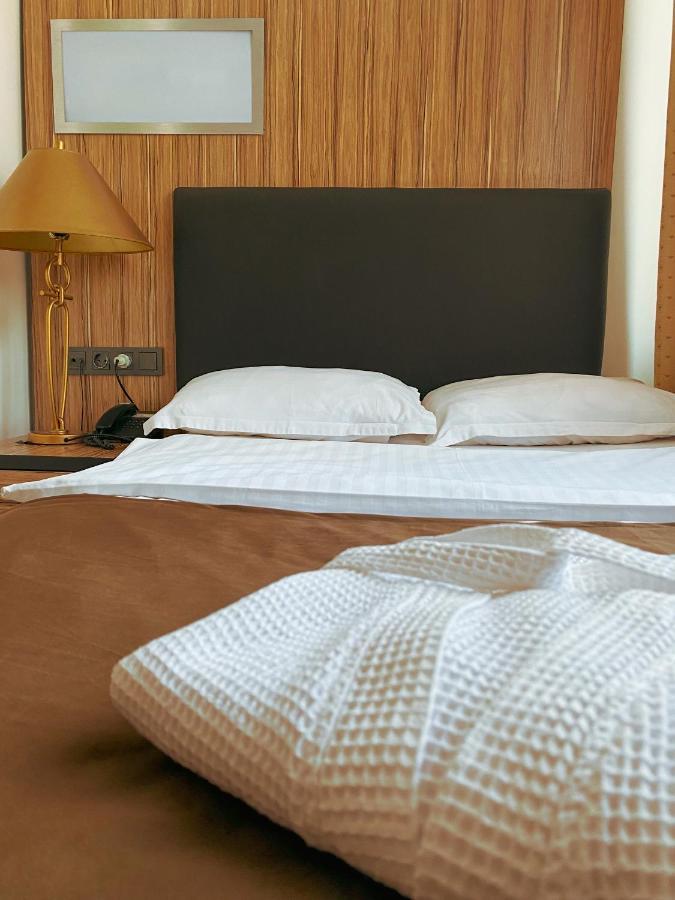 Nomad Hotel Astana Bagian luar foto