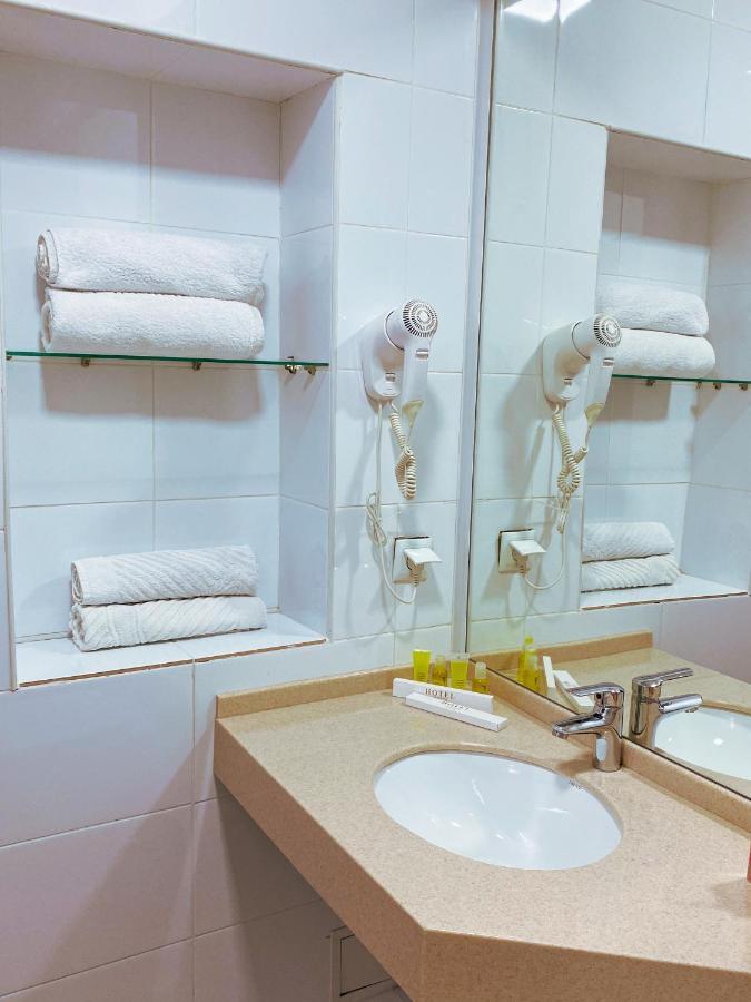 Nomad Hotel Astana Bagian luar foto